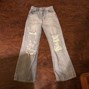 Baggy ripped jeans